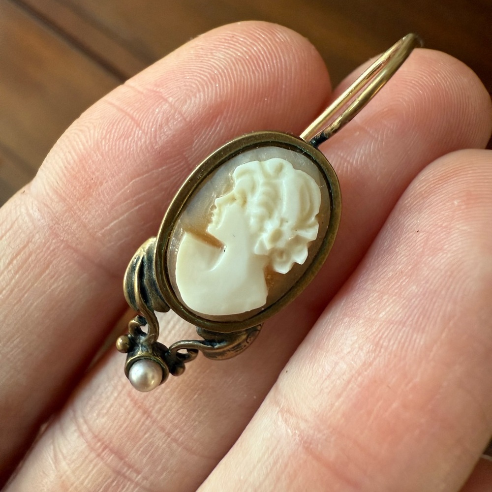 Extasia Cameo Earrings - Picture 4 of 4